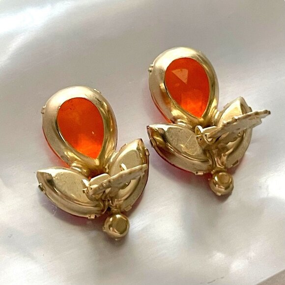 Vintage Rhinestone Earrings Orange Red Glass Clip Floral Gold Tone Chunky 1 1/4" - Picture 8 of 9